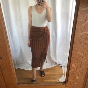 UO ✨ Out From Under Seamless Plunging bodysuit